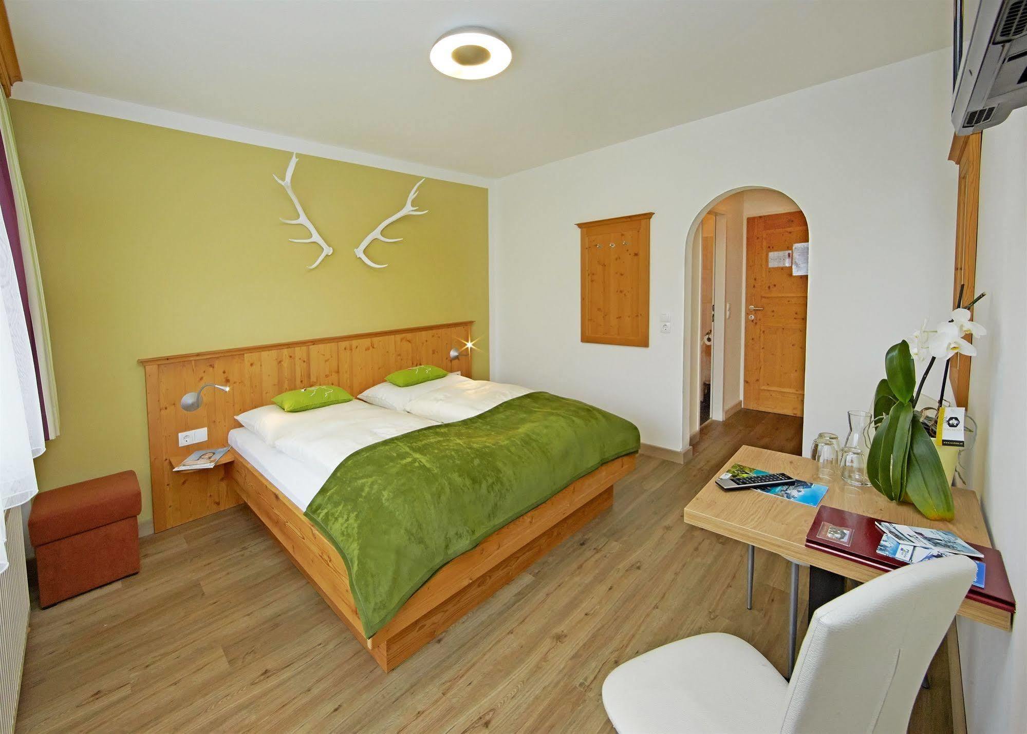Hotel Garni Landhaus Gitti Zell am See Dış mekan fotoğraf