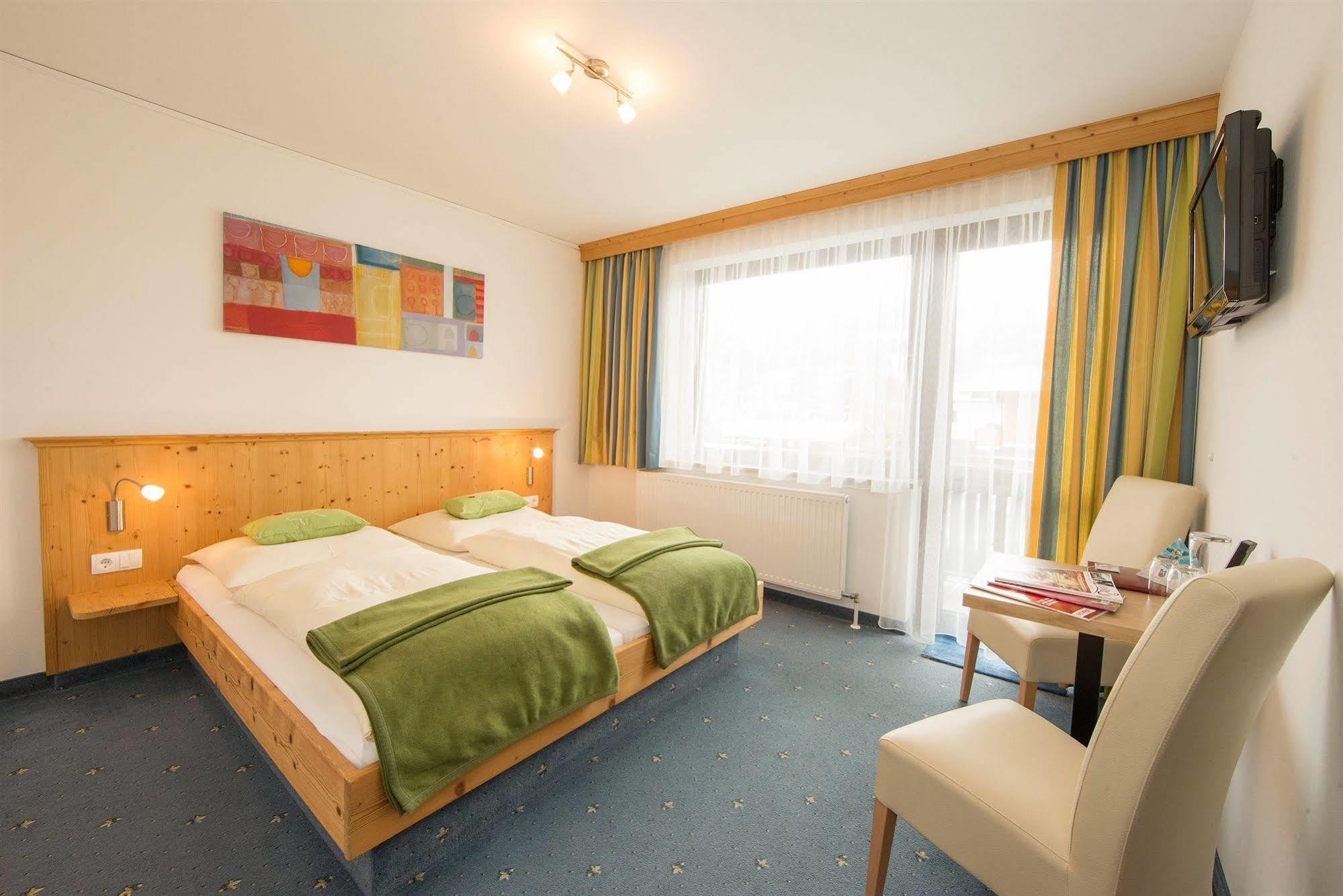 Hotel Garni Landhaus Gitti Zell am See Dış mekan fotoğraf